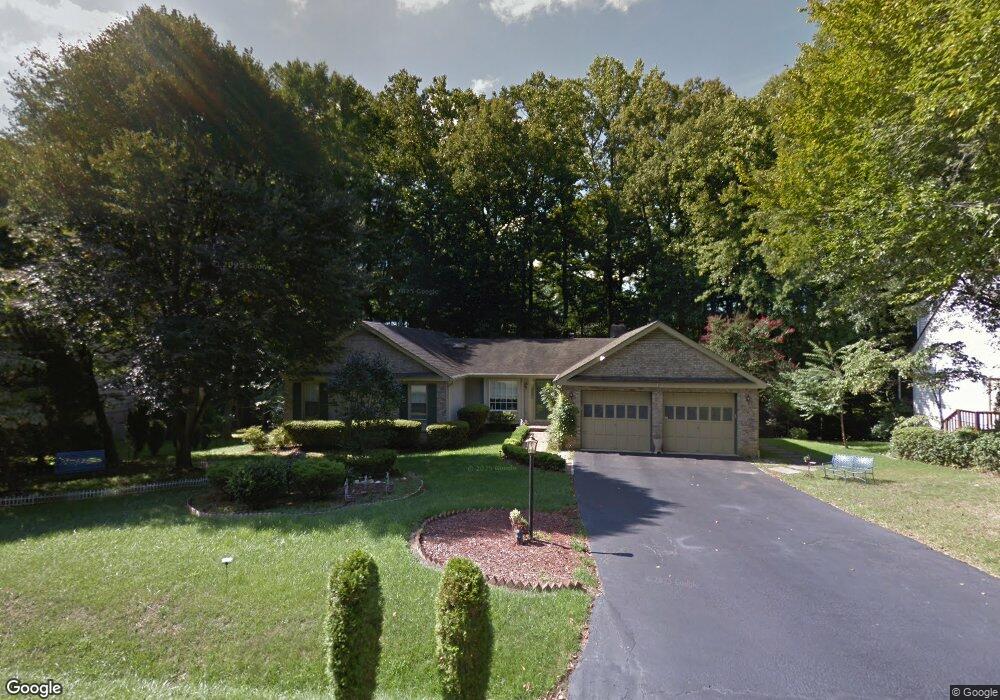 4901 Oakcrest Dr, Fairfax, VA 22030 - photo 1