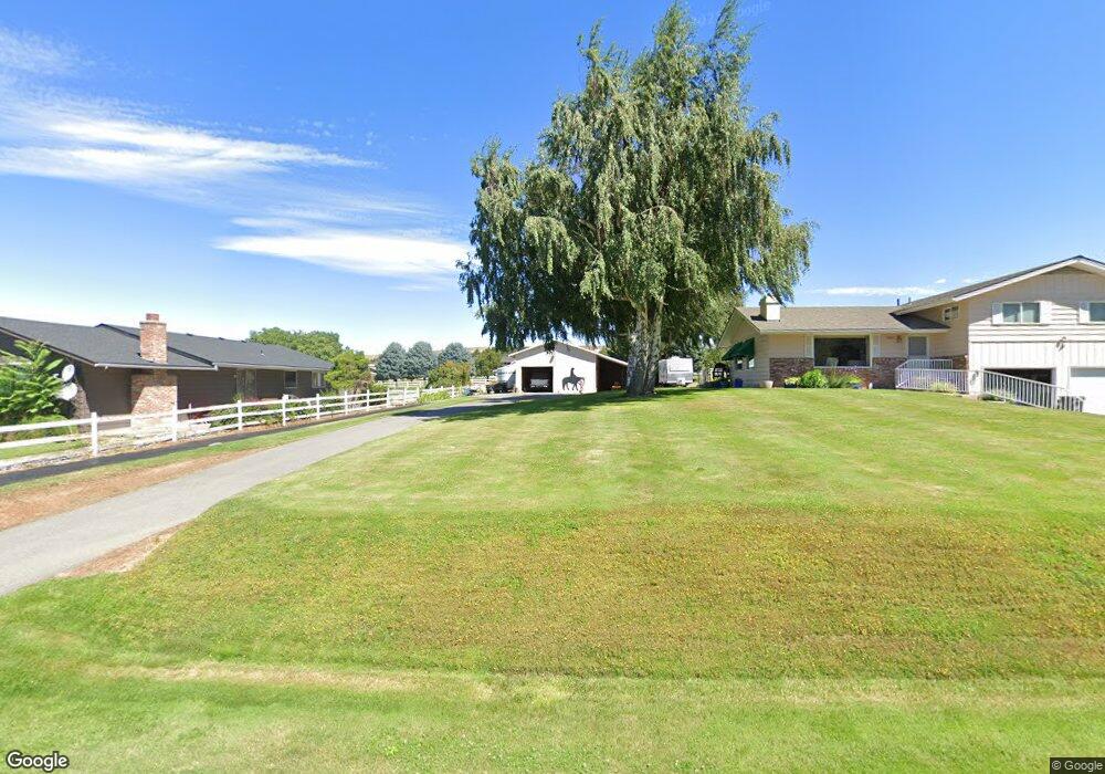 1907 3rd St NE, East Wenatchee, WA 98802 - photo 1