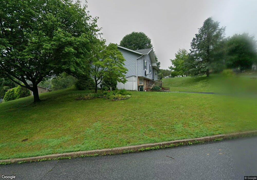 7376 E Hillcrest Ln, Slatington, PA 18080 - photo 1