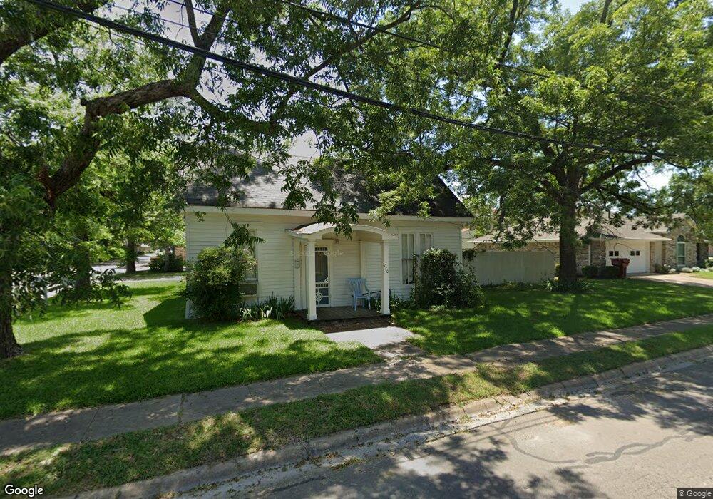 720 Willow St, Bonham, TX 75418 - photo 1