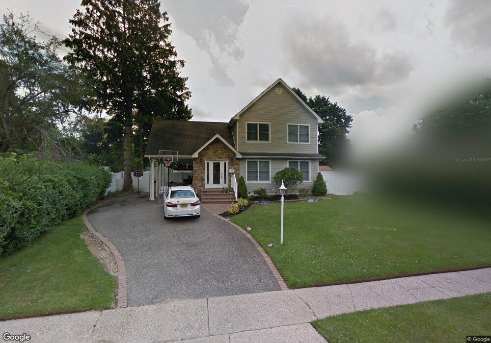 79 Hayrick Ln, ComMacK, NY 11725 - photo 1