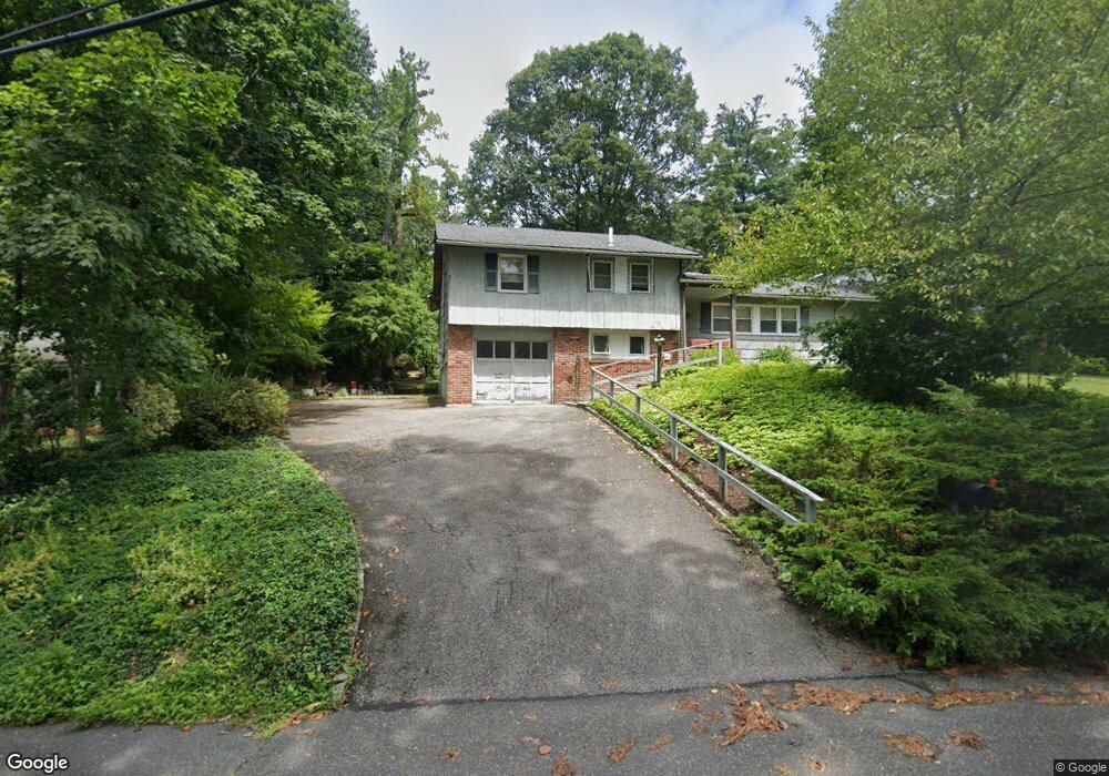 17 Woodridge Ln, Sea Cliff, NY 11579 - photo 1