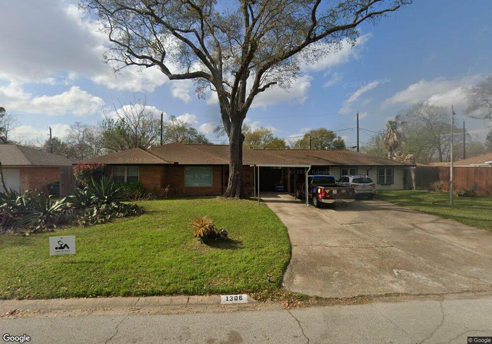 1306 W 31st St, Houston, TX 77018 - photo 1