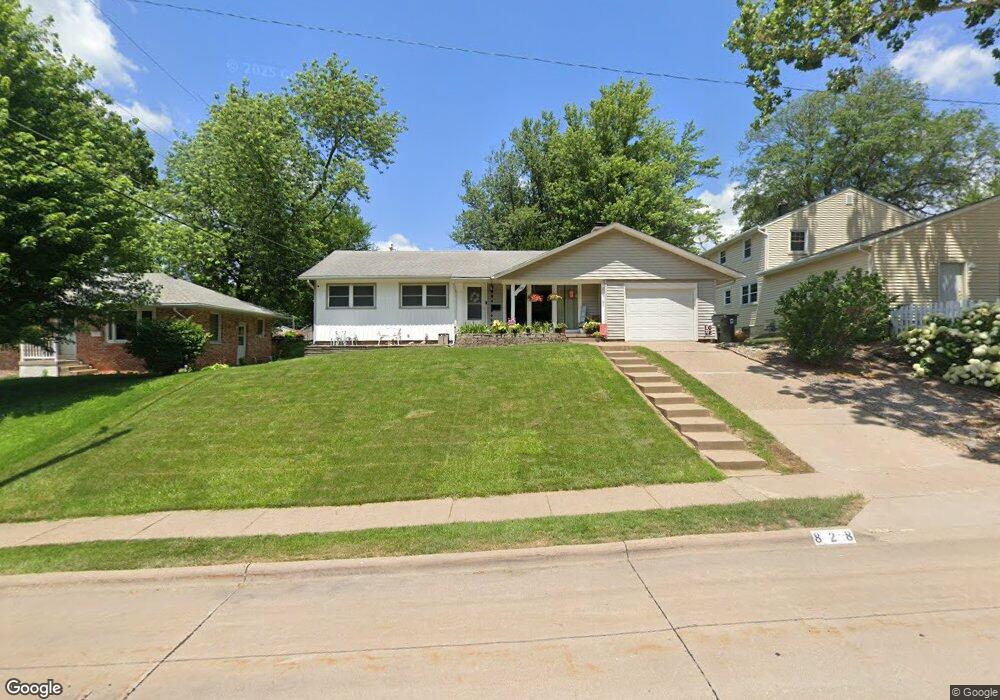 828 Cimarron Dr, Davenport, IA 52804 - photo 1