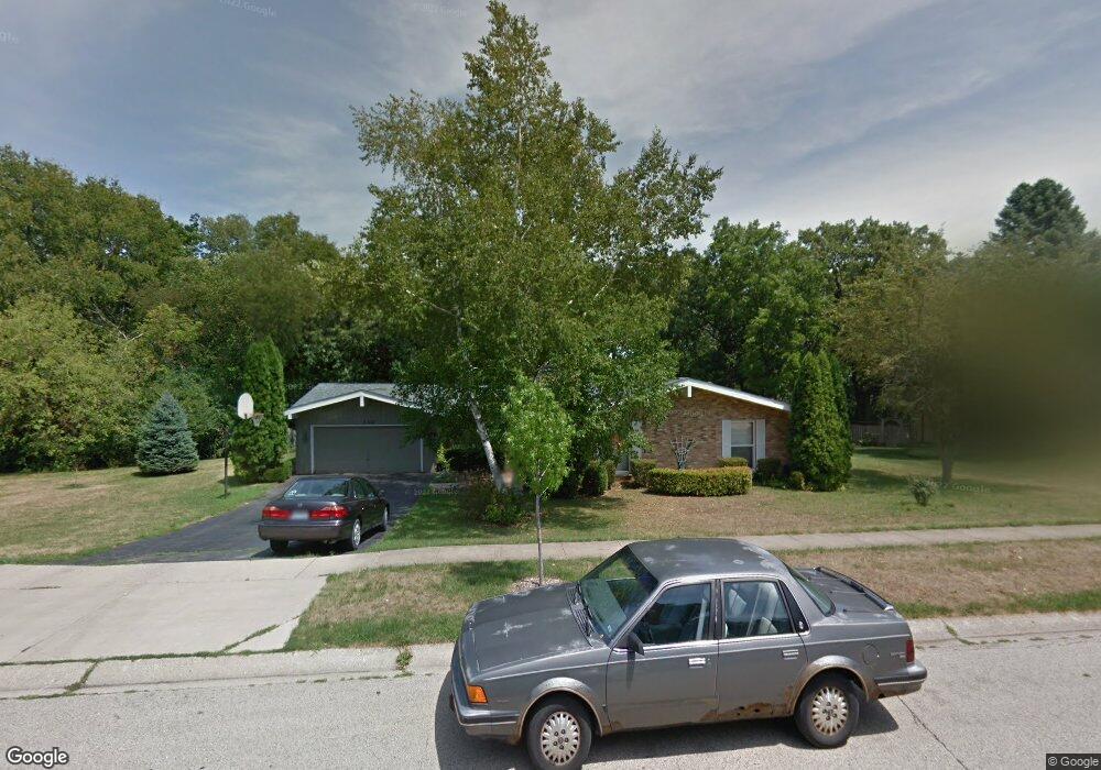 312 Circle Dr, Algonquin, IL 60102 - photo 1