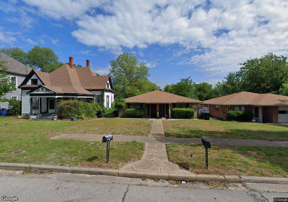 611 W Gandy St, Denison, TX 75020 - photo 1