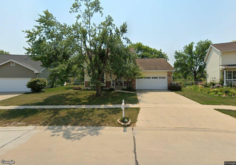 518 Bezdek Dr NW, Cedar Rapids, IA 52405 - photo 1