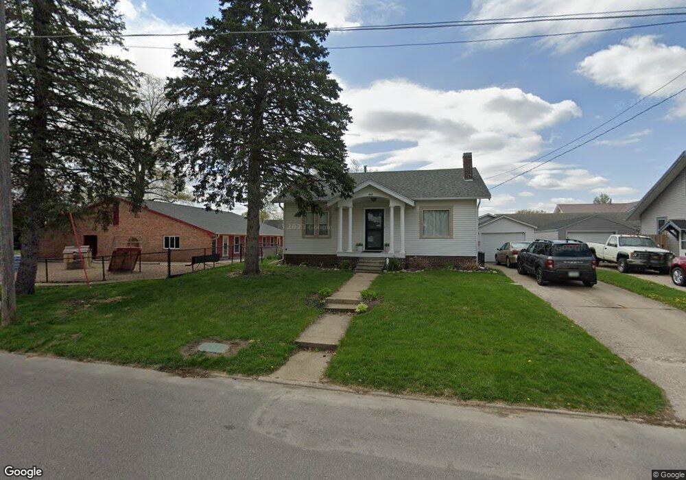 415 N 6th Ave E, Newton, IA 50208 - photo 1