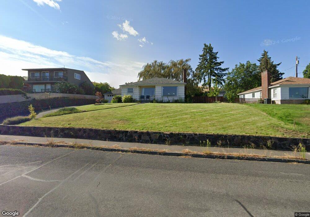 2110 E 10th St, the Dalles, OR 97058 - photo 1