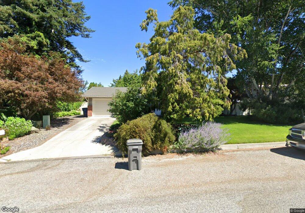 1903 6th St NE, East Wenatchee, WA 98802 - photo 1