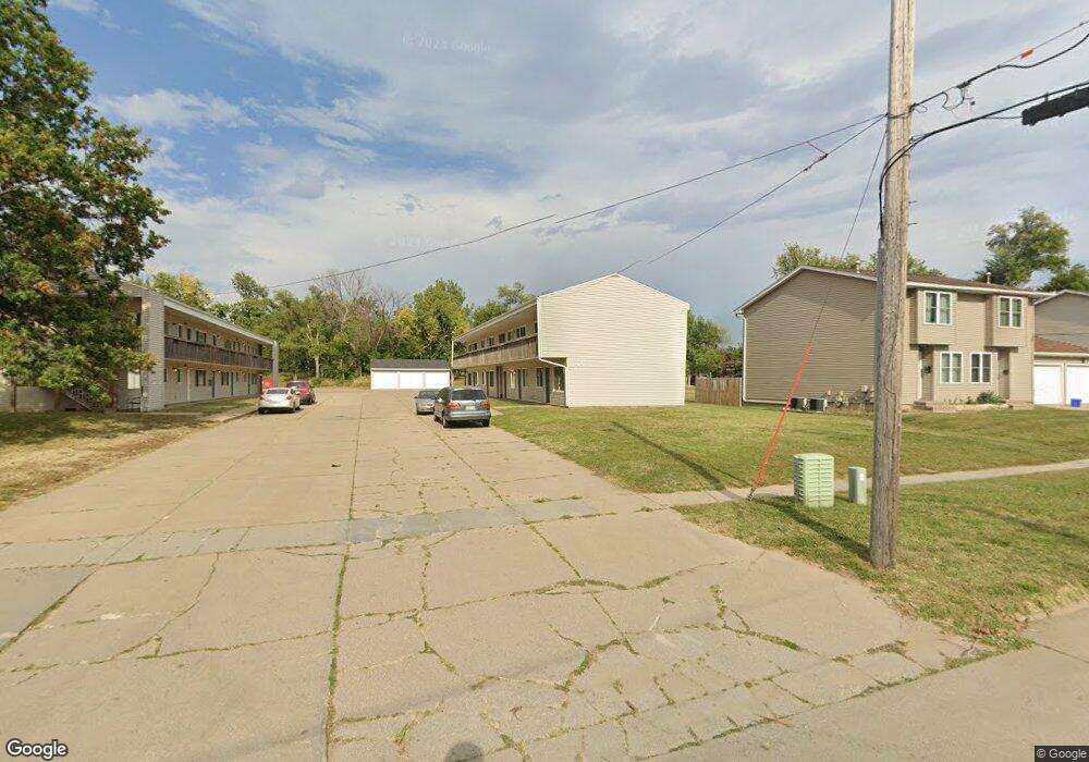 2235 C St SW unit 2, Cedar Rapids, IA 52404 - photo 1