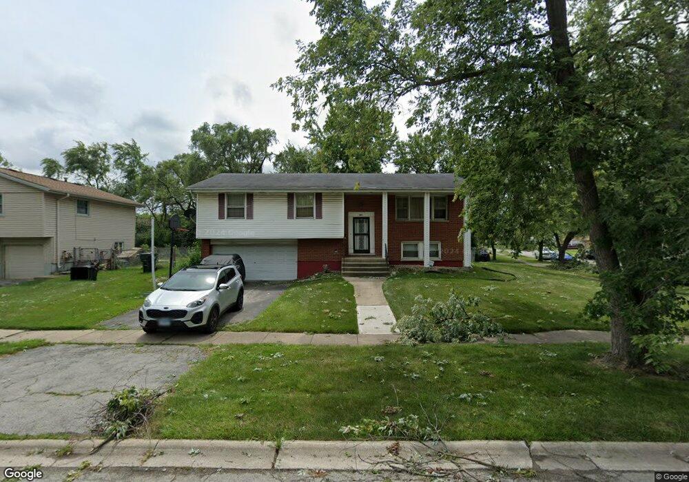 3211 Birchwood Dr, Hazel Crest, IL 60429 - photo 1