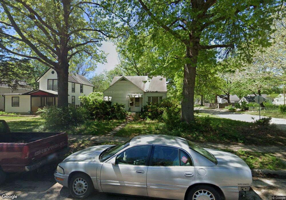 1151 SW Randolph Ave, Topeka, KS 66604 - photo 1