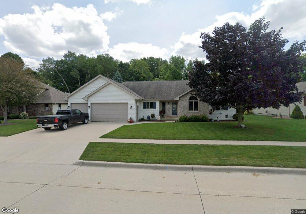 4543 E Whitetail Ct, Manitowoc, WI 54220 - photo 1