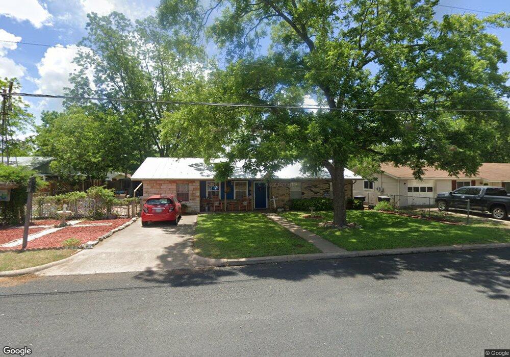 805 N Crockett St, Fredericksburg, TX 78624 - photo 1