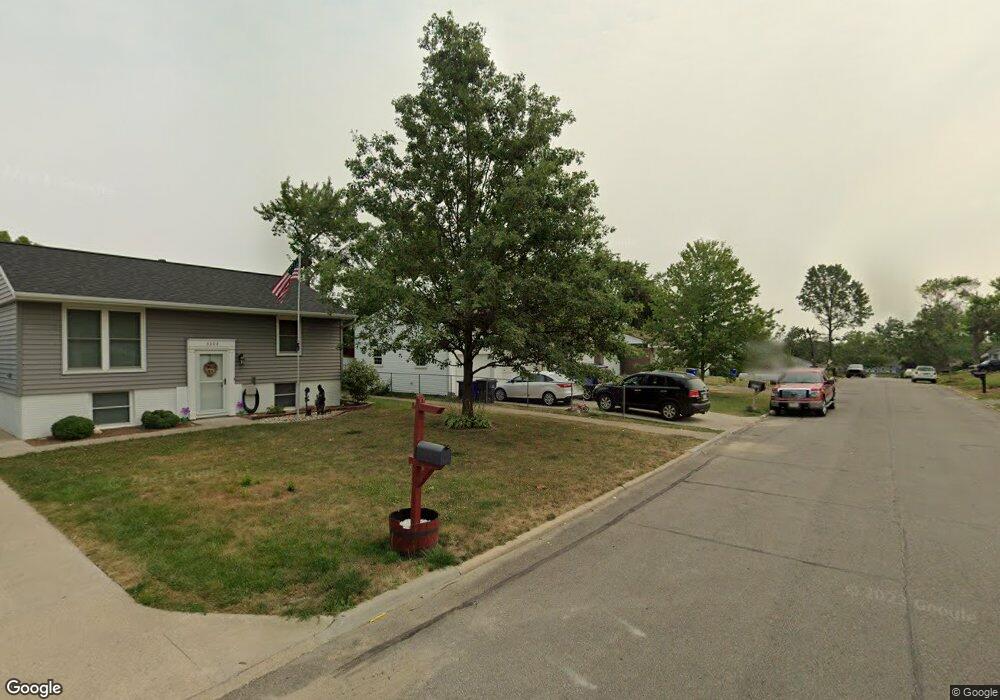 3138 Carriage Dr SW, Cedar Rapids, IA 52404 - photo 1