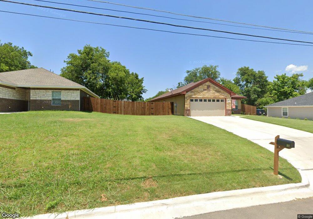 813 E 5th St, Bonham, TX 75418 - photo 1