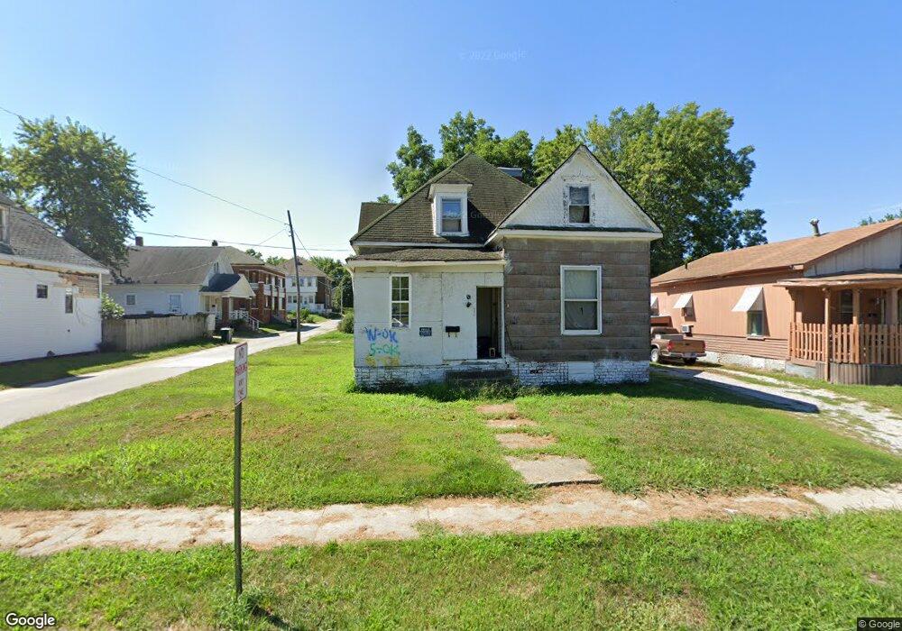 800 W End Place, Moberly, MO 65270 - photo 1