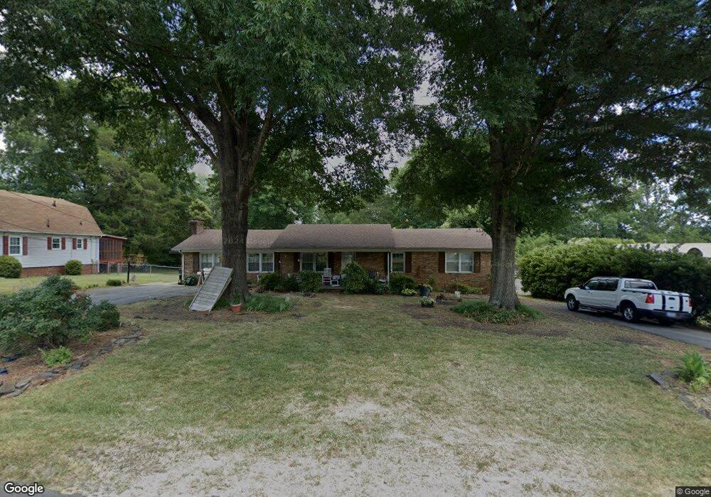 1621 Plantation Cir, Asheboro, NC 27205 - photo 1