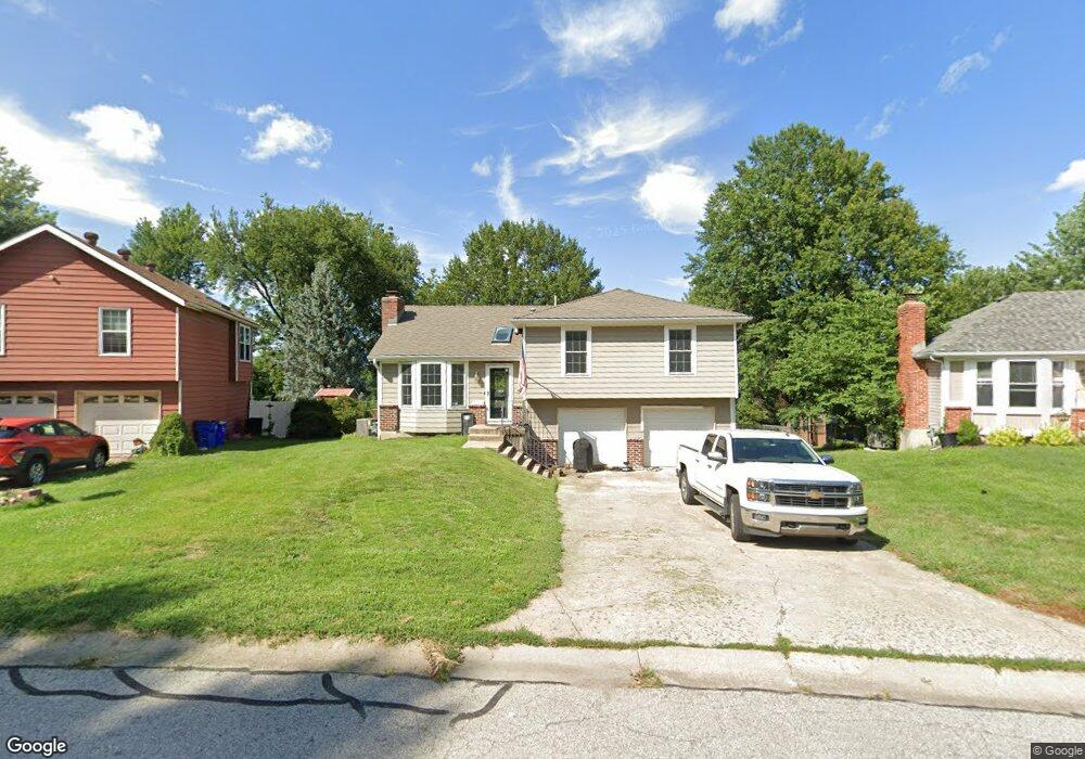 10132 W 49th Place, Shawnee, KS 66203 - photo 1