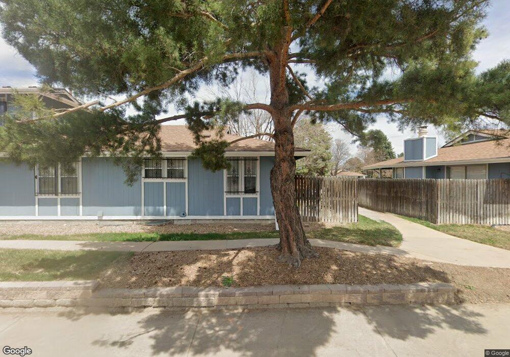 272 S Newark Cir, Aurora, CO 80012 - photo 1