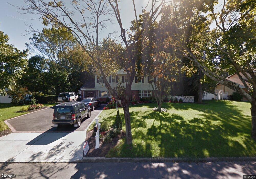 49 Peppermint Rd, ComMacK, NY 11725 - photo 1