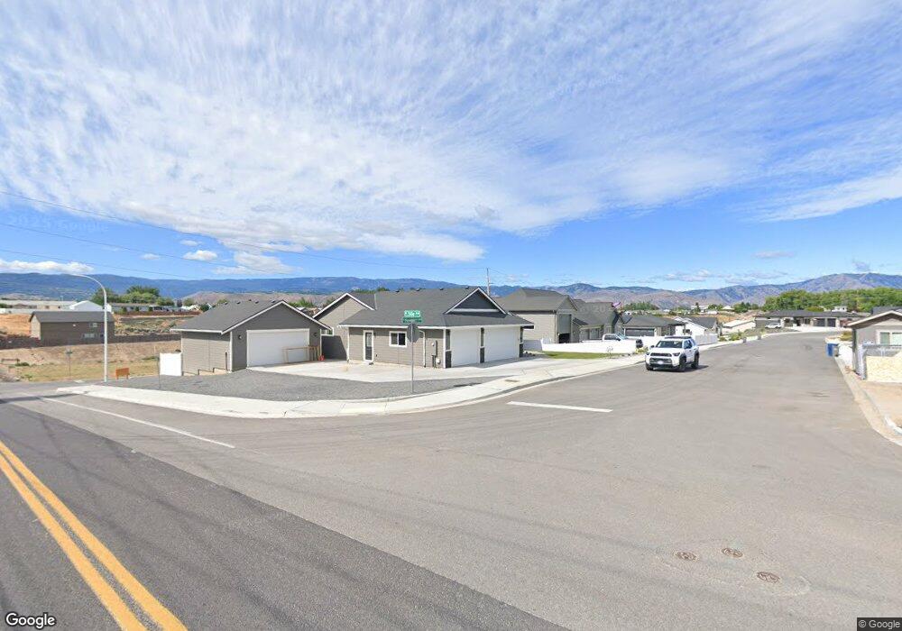 812 N Newport Loop, East Wenatchee, WA 98802 - photo 1