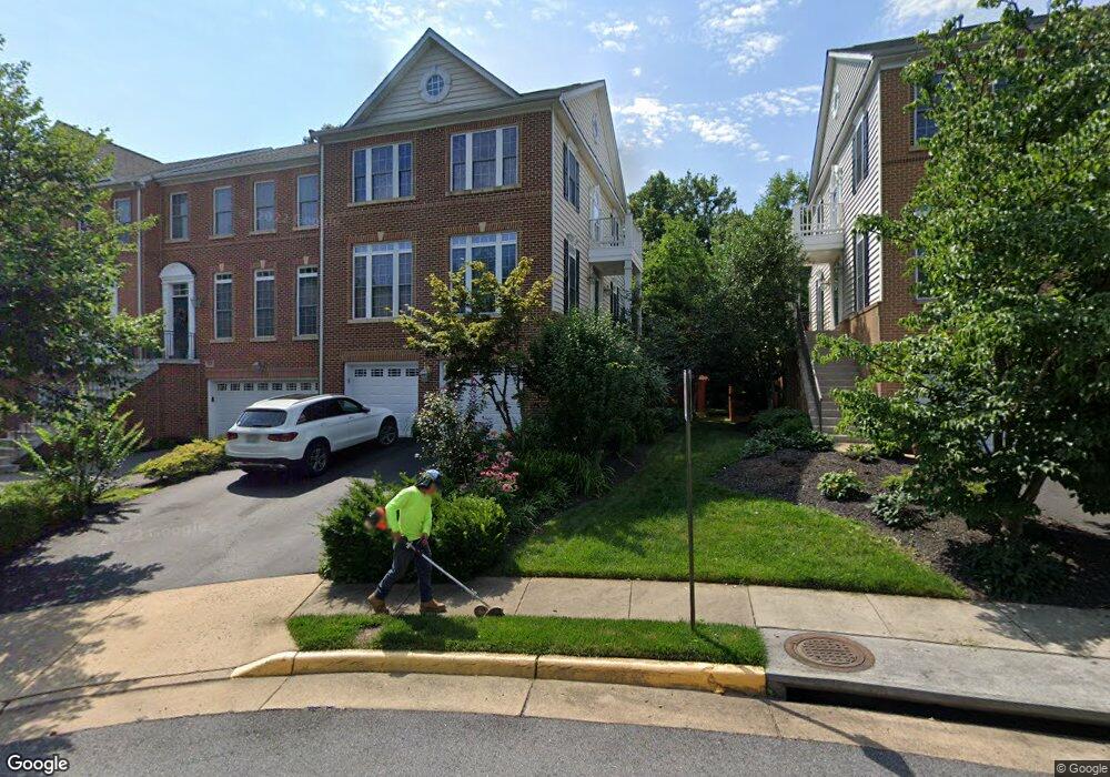 9951 Cyrandall Dr, Oakton, VA 22124 - photo 1