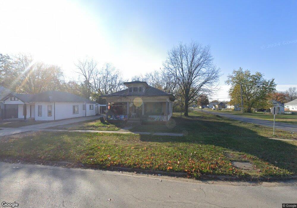 911 W Division St, Henryetta, OK 74437 - photo 1