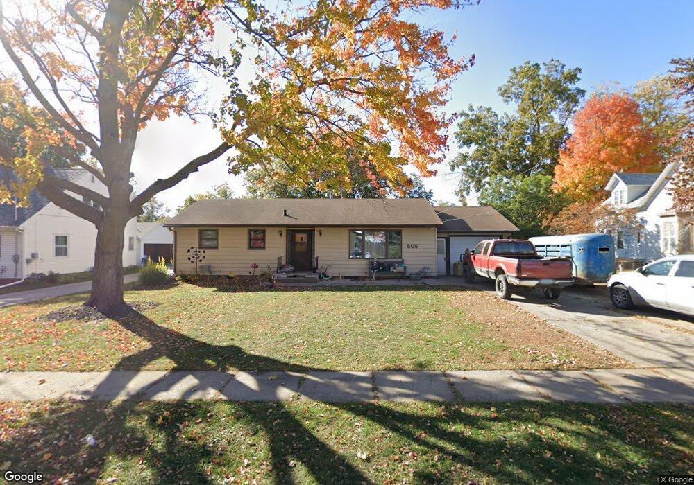 505 E 10th St N, Newton, IA 50208 - photo 1