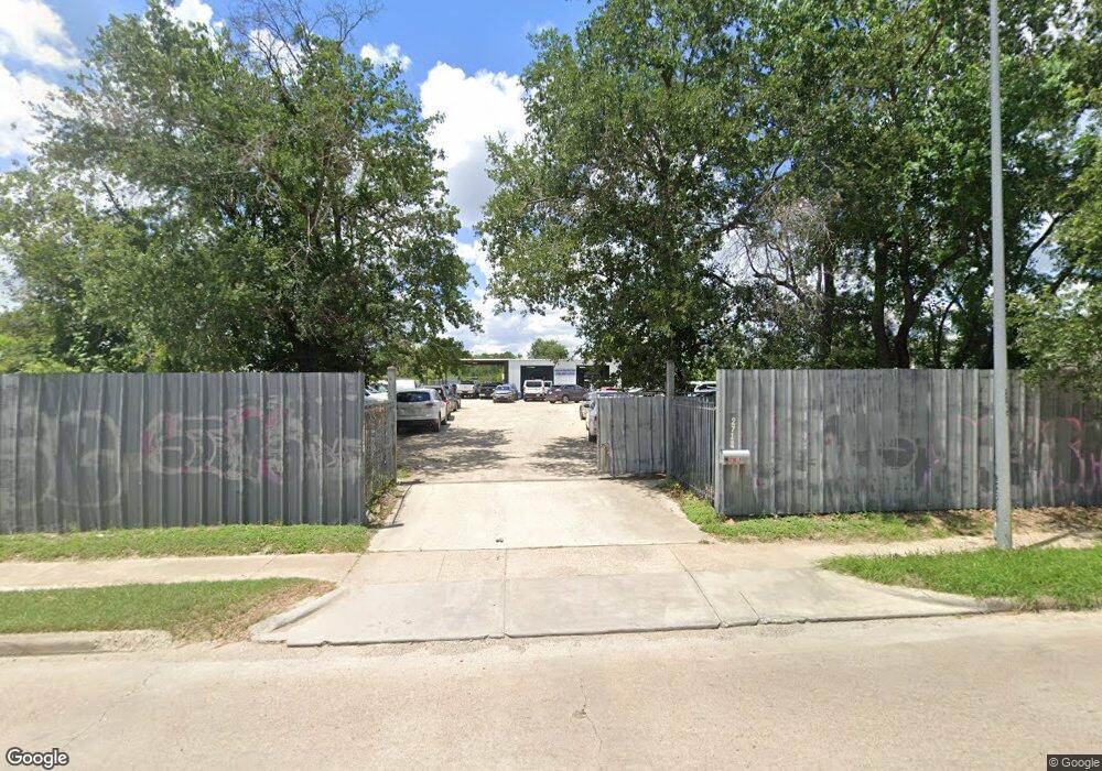 2718 W Tidwell Rd, Houston, TX 77091 - photo 1