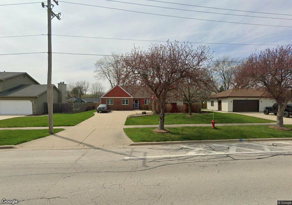 1060 N Edgelawn Dr unit 8, Aurora, IL 60506 - photo 1