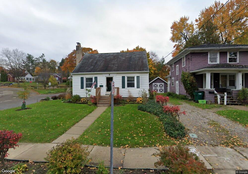 542 Pacific Ave, Lansing, MI 48910 - photo 1