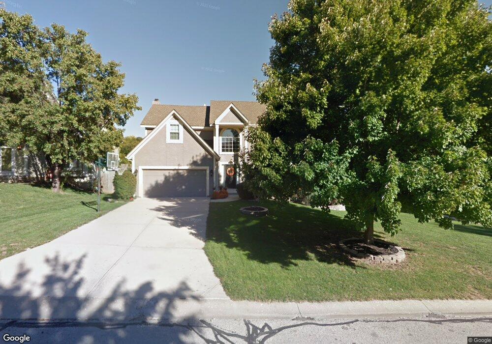 5319 Hallet St, Shawnee, KS 66216 - photo 1