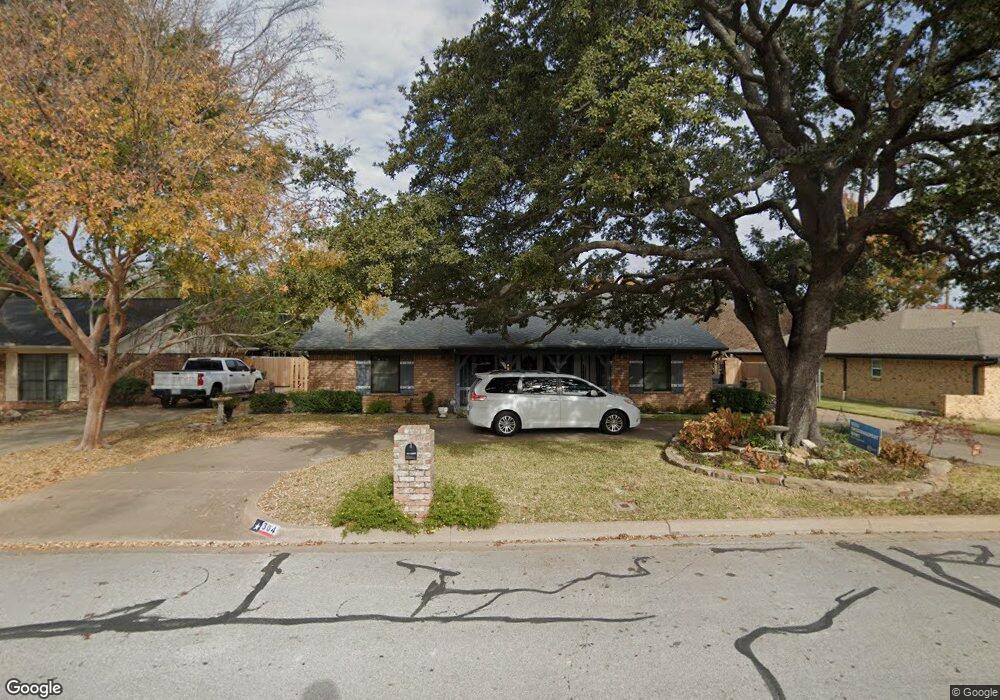 304 Baker Dr, Hurst, TX 76054 - photo 1