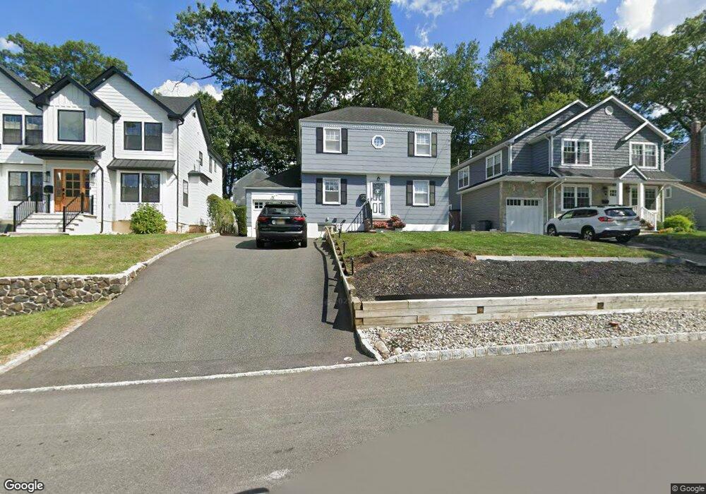 10 Twin Oak Rd, Livingston, NJ 07039 - photo 1