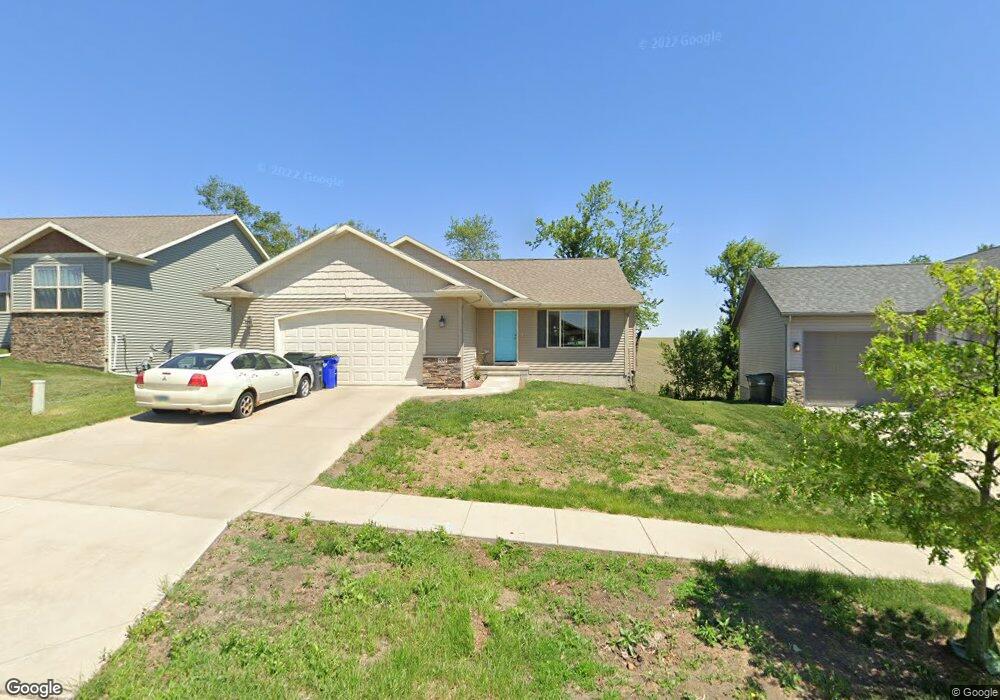 5212 Ruhd St SW, Cedar Rapids, IA 52404 - photo 1