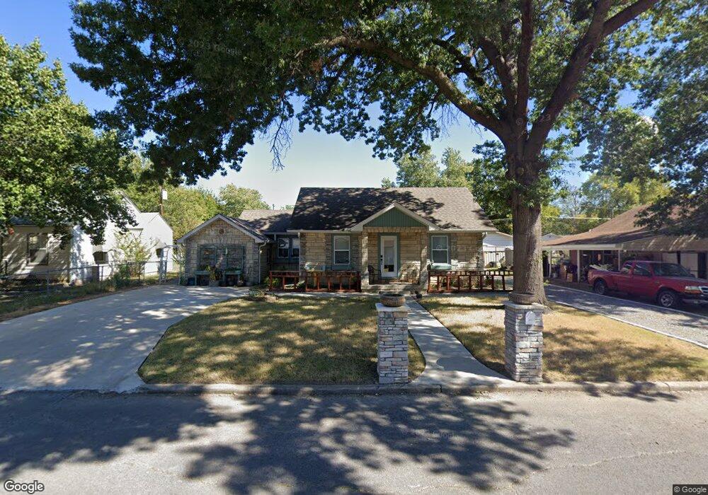 303 N Hogan St, Pryor, OK 74361 - photo 1