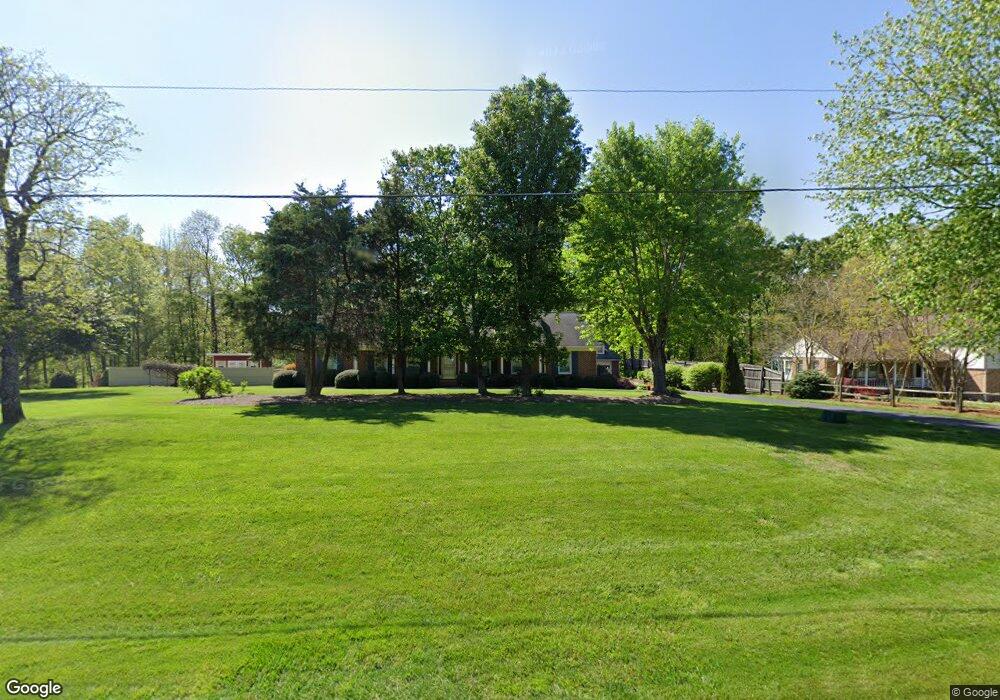 5204 Woodberry Forest Rd, Greensboro, NC 27406 - photo 1