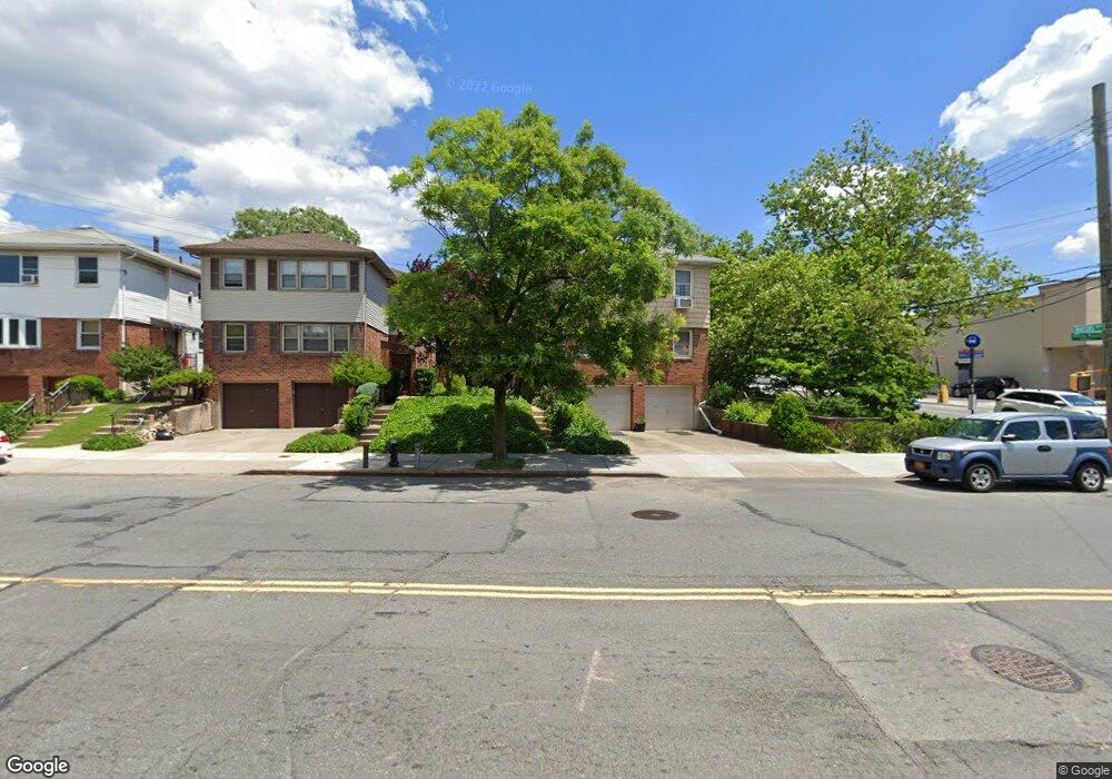 2425 Parsons Blvd, Whitestone, NY 11357 - photo 1