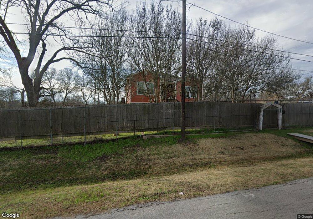 2208 Avenue B, Rosenberg, TX 77471 - photo 1