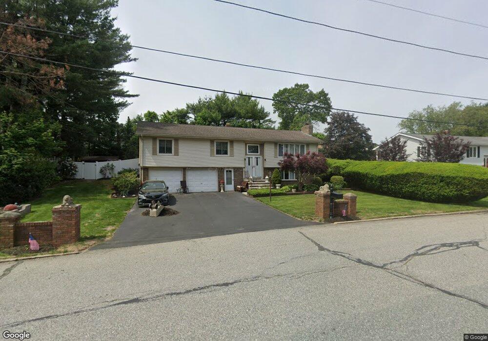 20 Roger Williams Dr, Greenville, RI 02828 - photo 1