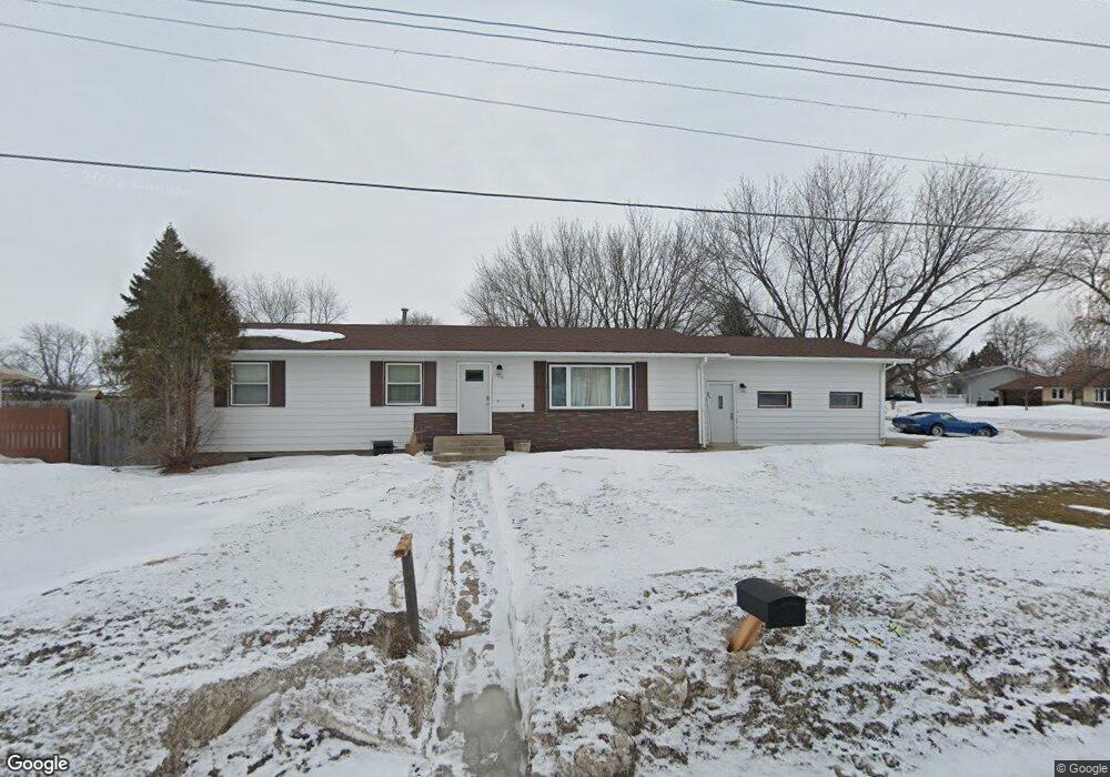 1515 4th Ave SW, Jamestown, ND 58401 - photo 1