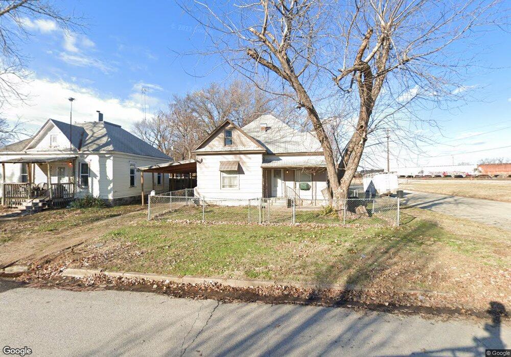 2201 Clark Ave, Parsons, KS 67357 - photo 1