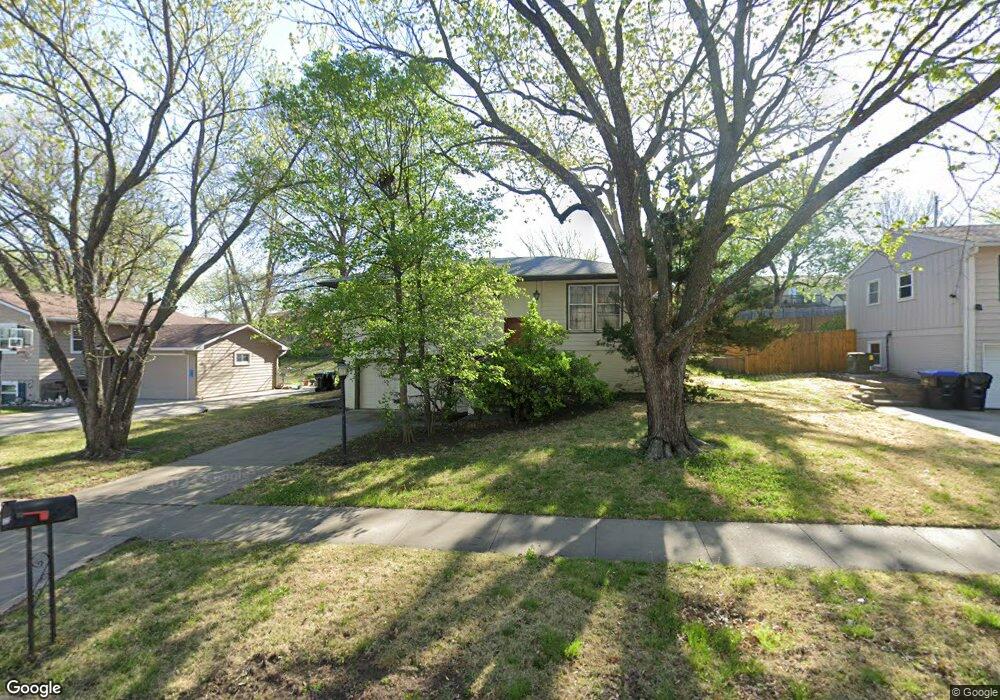 3128 SW Crest Dr, Topeka, KS 66614 - photo 1