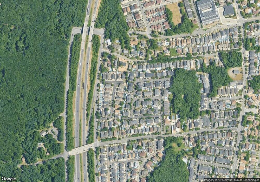 31 Red Cedar Ln unit 2, Staten Island, NY 10309 - photo 1