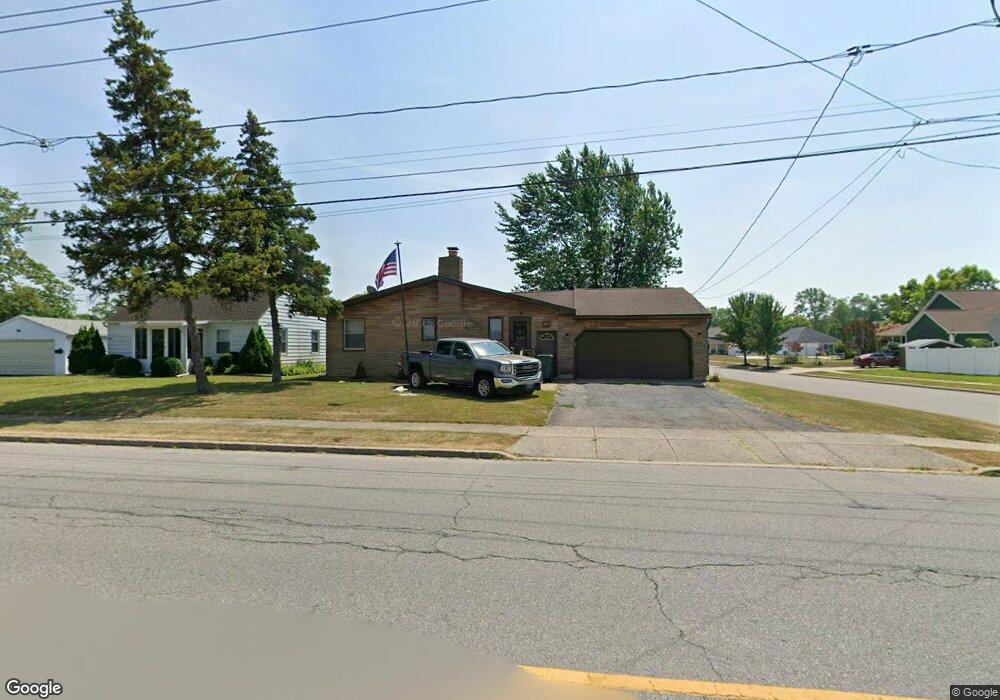 817 Meadow Dr, North Tonawanda, NY 14120 - photo 1