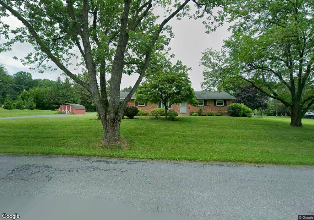 390 Oxford Cir, Bath, PA 18014 - photo 1