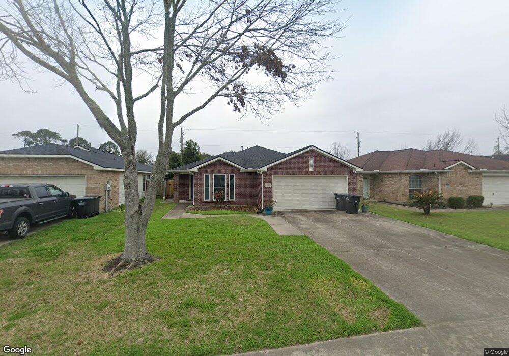 542 E House St, Alvin, TX 77511 - photo 1
