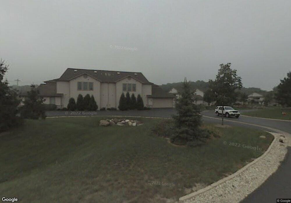 2285D Circle Ridge unit 28, Delafield, WI 53018 - photo 1